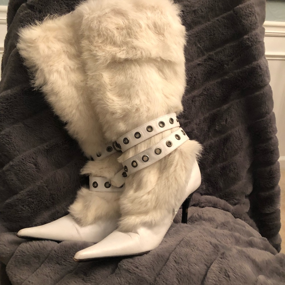 El Dantes white fur boots with heel